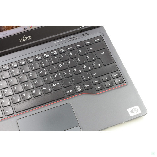 Fujitsu Lifebook U7310 felújított laptop i3-10110U 8GB RAM 256SSD 13.3" FHD WIN11 HUN