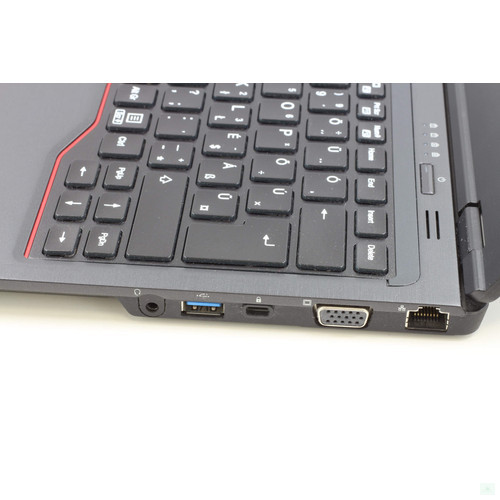 Fujitsu Lifebook U7310 felújított laptop i3-10110U 8GB RAM 256SSD 13.3" FHD WIN11 HUN