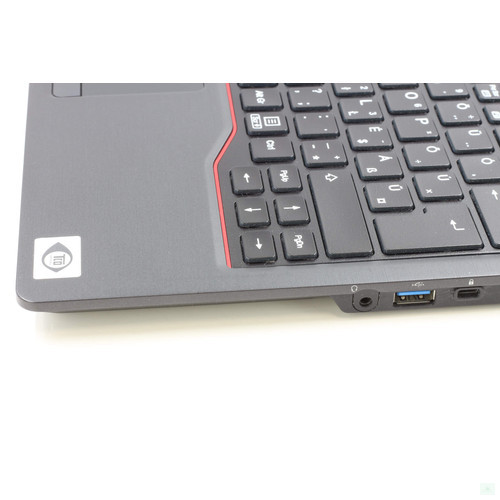 Fujitsu Lifebook U7310 felújított laptop i3-10110U 8GB RAM 256SSD 13.3" FHD WIN11 HUN